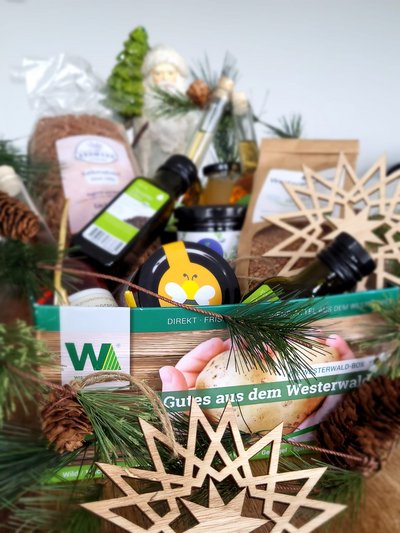 Regionaler Weihnachtszauber: Entdecken Sie unsere festlichen Westerwälder Boxen!